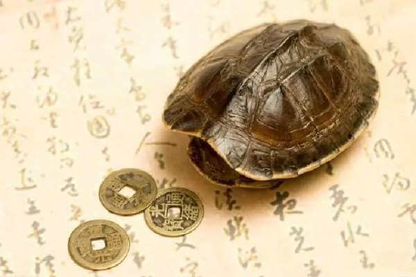 脸上日月角的伤疤，预示着运势变化，要特别注意！